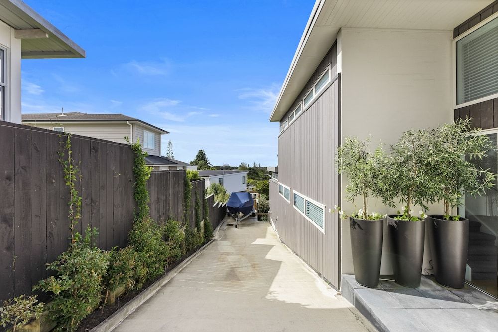 undefined Sensational North Shore Retreat -Netflix 4