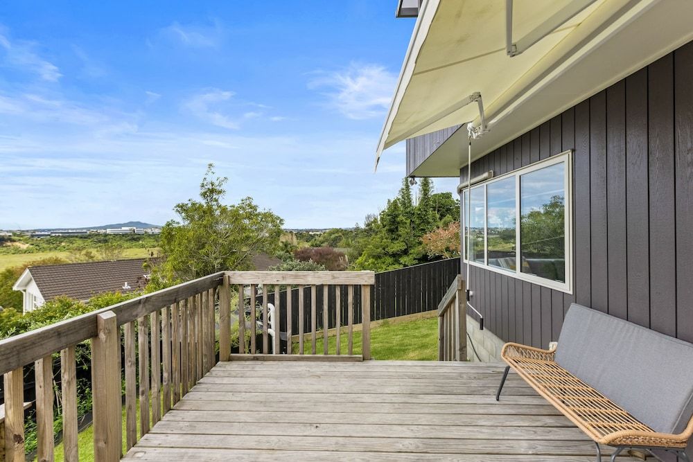 undefined Sensational North Shore Retreat -Netflix 10