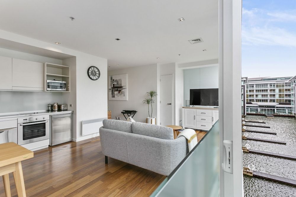 undefined Light and convenient city living 10