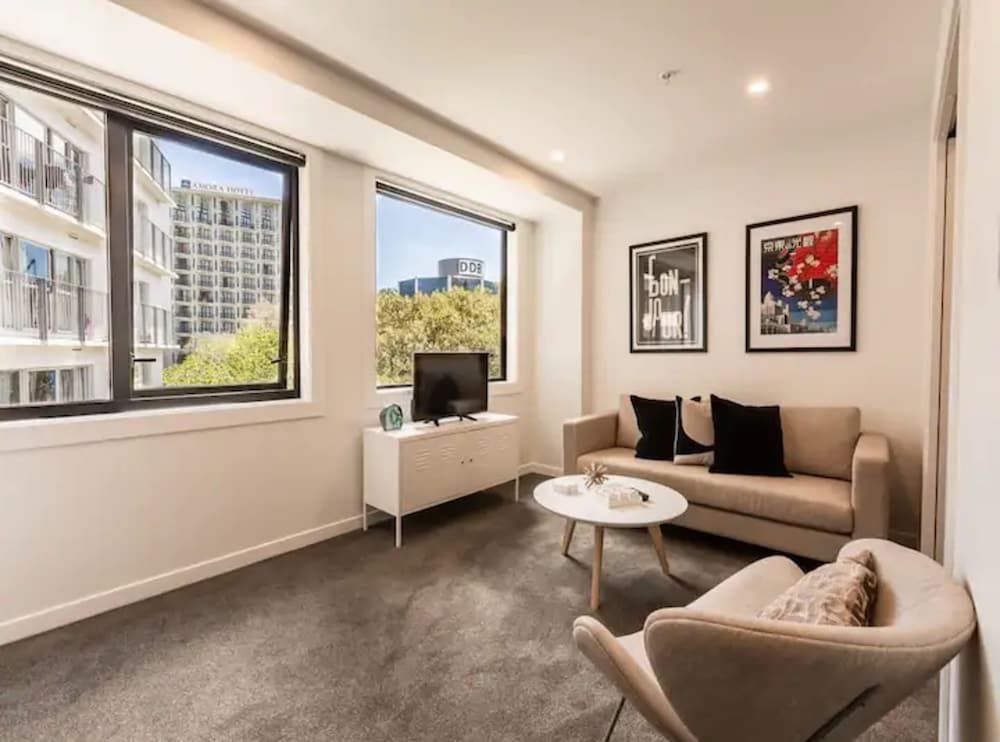 undefined Beautiful Two Bedroom Apartment Next To Myers Park 5