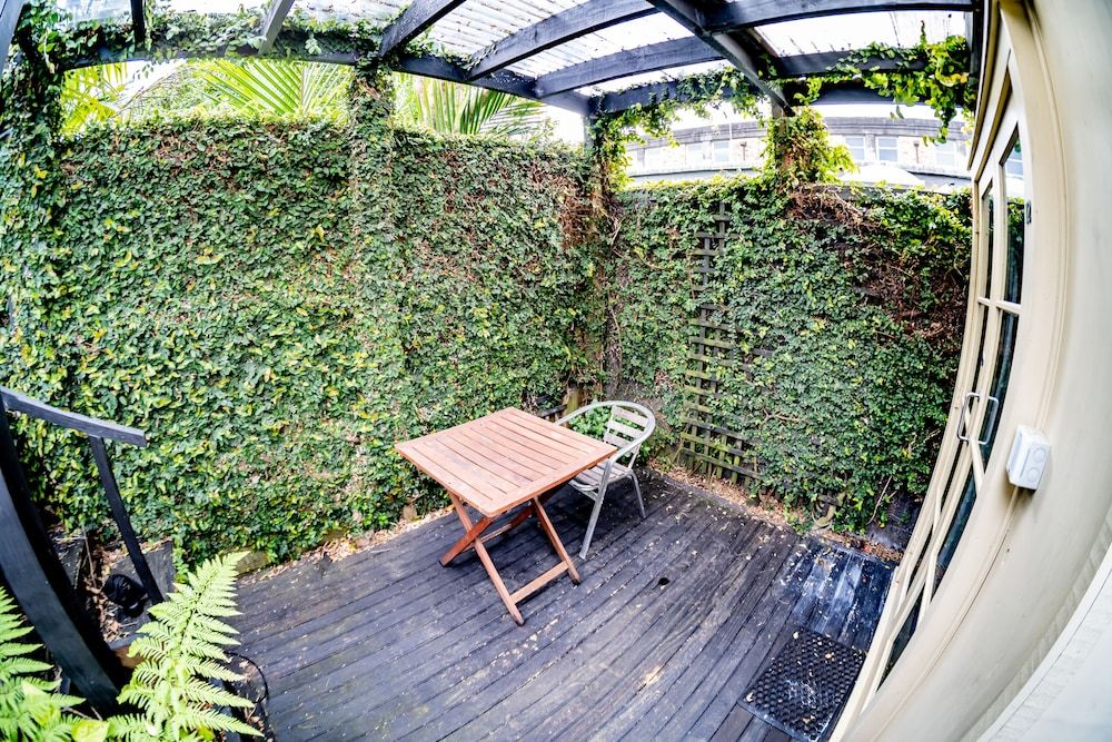 undefined The Red Monkey Travellers' Lodge - Hostel 2