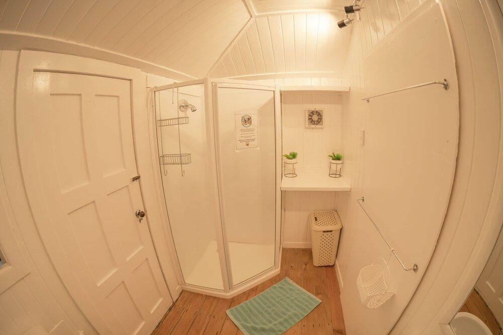 undefined The Red Monkey Travellers' Lodge - Hostel 4