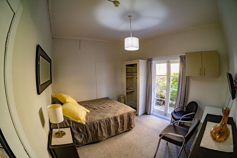 undefined The Red Monkey Travellers' Lodge - Hostel 10