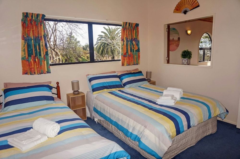 Great view near Rotorua lake Family House, 5 Bedrooms, Lake View 8