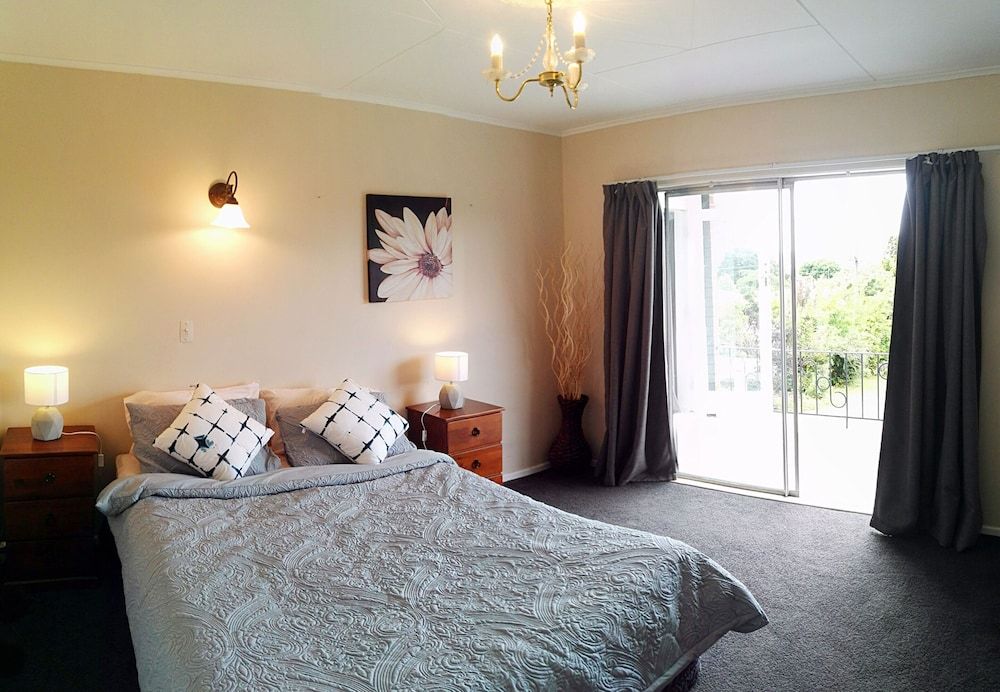 undefined Hillside Heaven Quiet & Comfortable 8