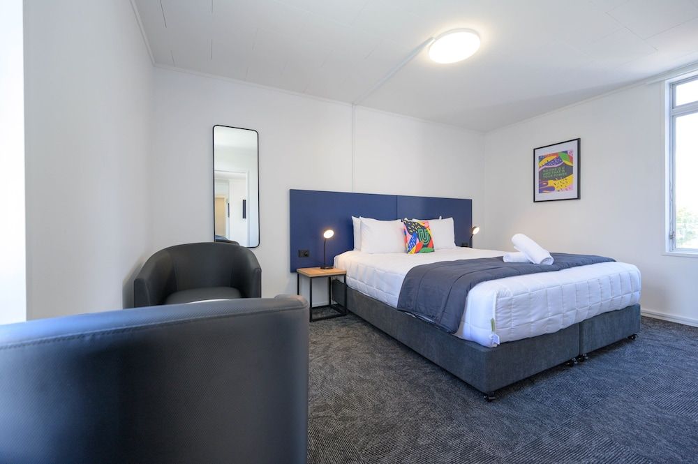FAMILY SUITE WITH KITCHENETTE & ENSUITE BATHROOM