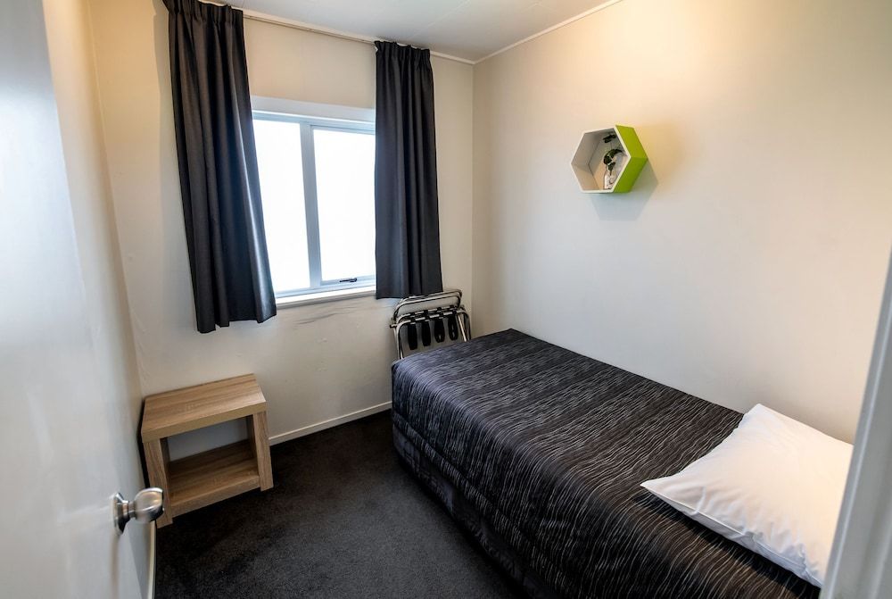 undefined Aura Accommodation 4