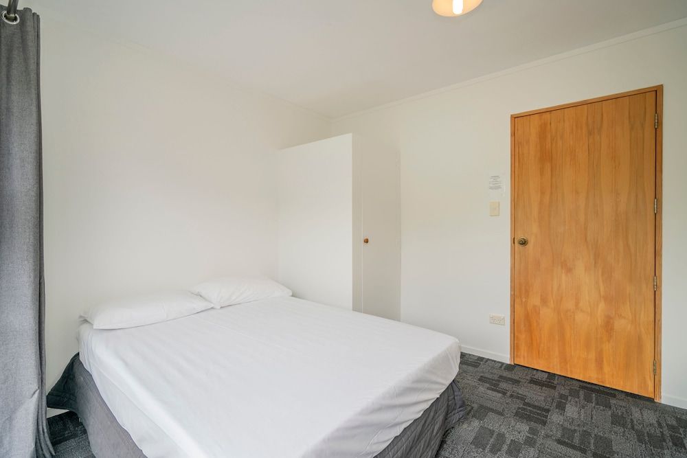Coromandel Shelly Beach TOP 10 Holiday Park Lodge Room Double and bunks 3
