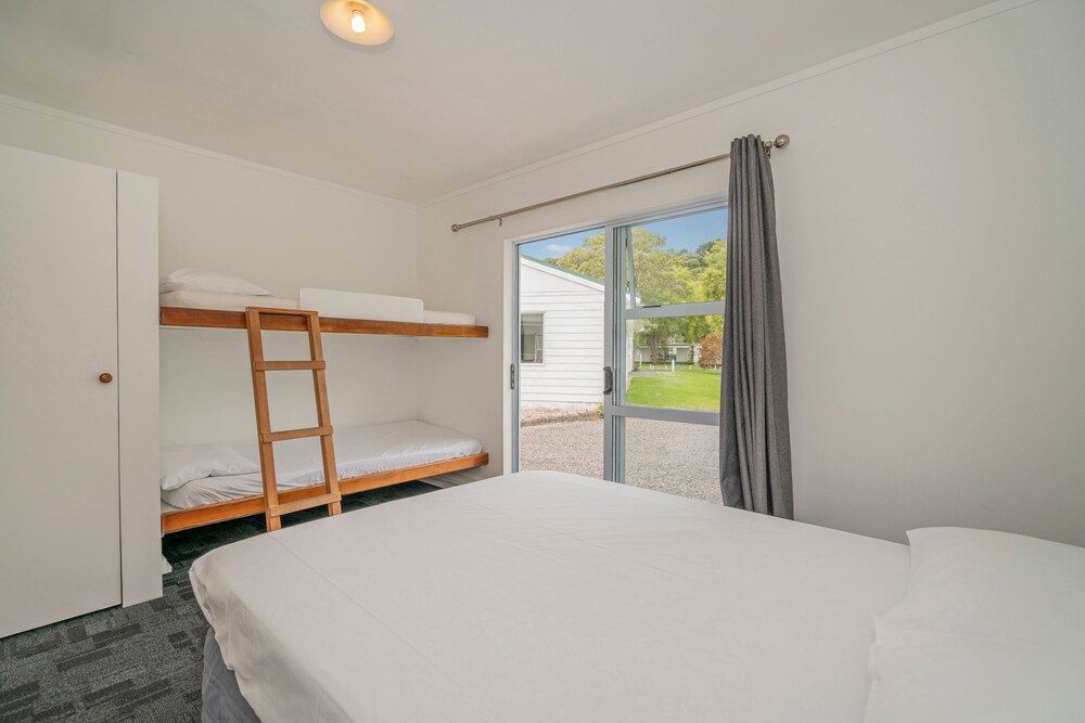 Coromandel Shelly Beach TOP 10 Holiday Park Lodge Room Double and bunks 5