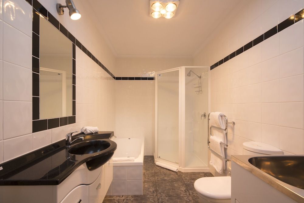 Unit B - Aspen Villa House, 2 Bedrooms, 2 Bathrooms, Lake View 11