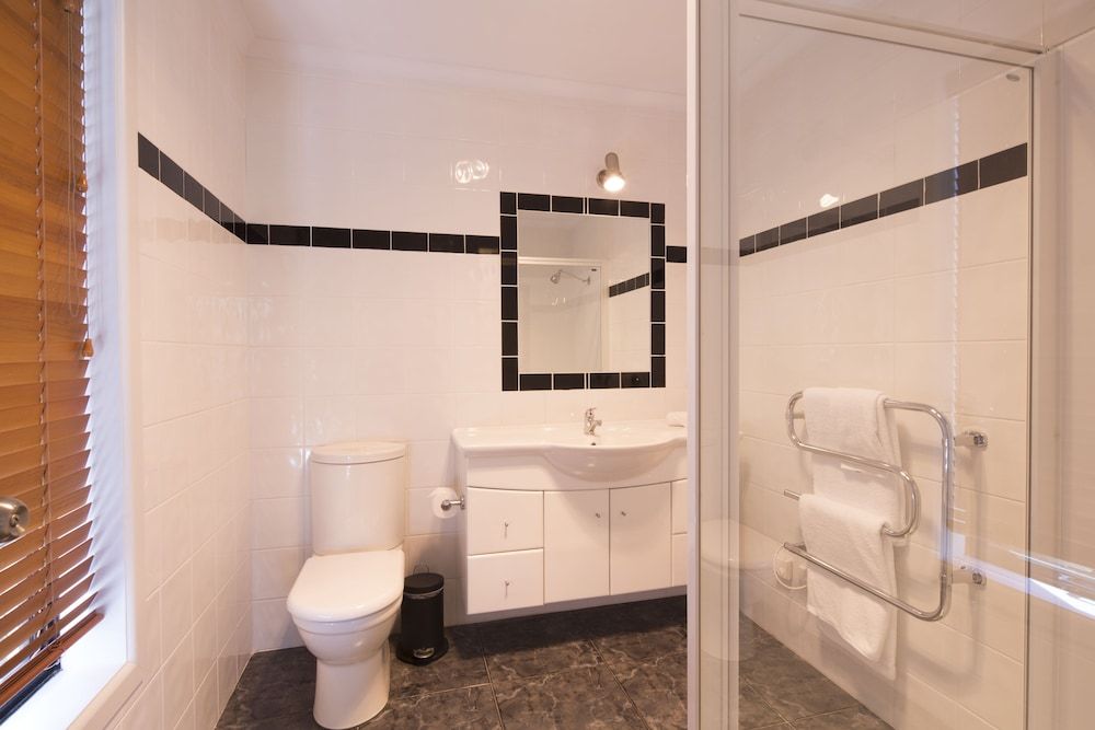 Unit B - Aspen Villa House, 2 Bedrooms, 2 Bathrooms, Lake View 12