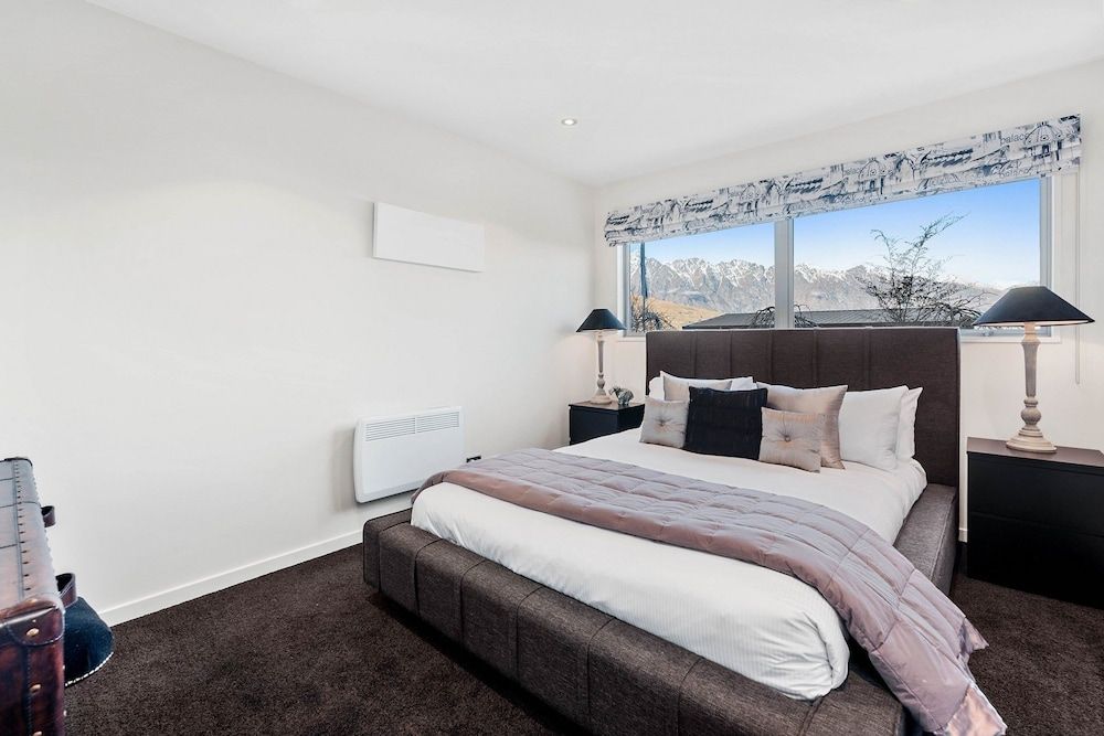 undefined Mountain Vista 4