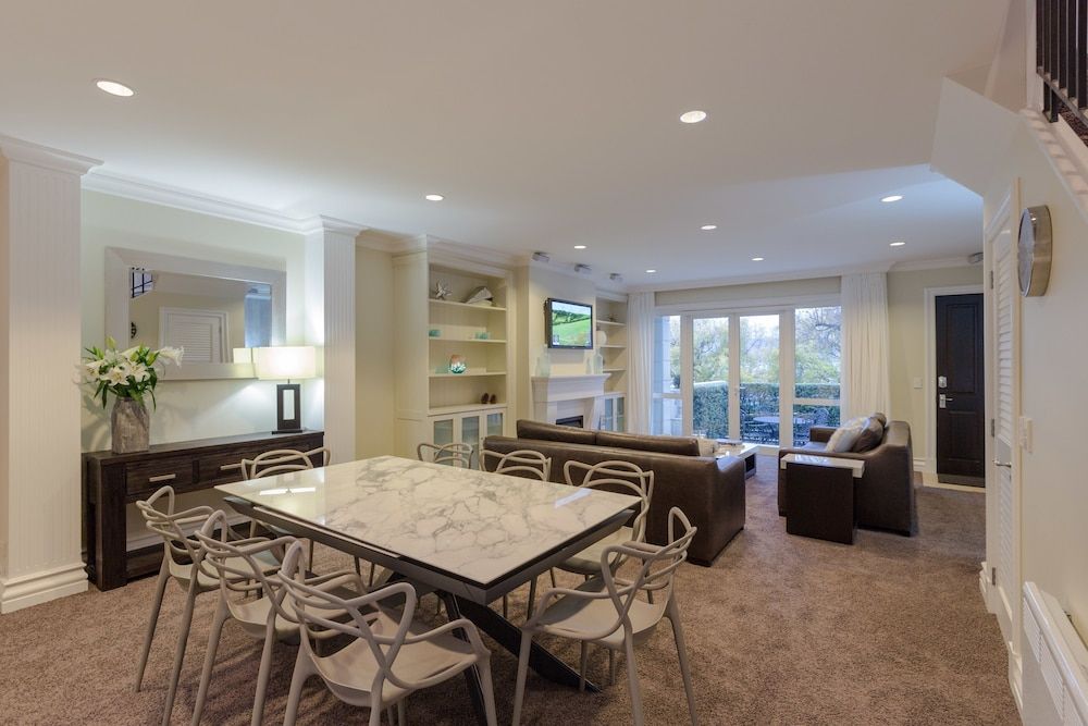 Lake Esplanade Villa Villa, 3 Bedrooms 2