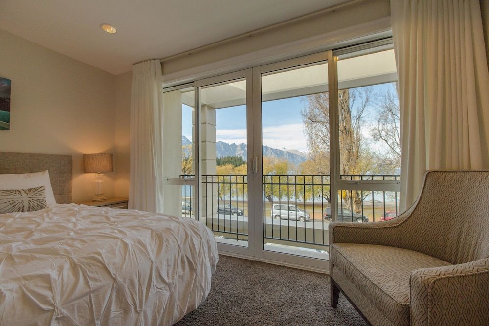 Lake Esplanade Villa Villa, 3 Bedrooms 18