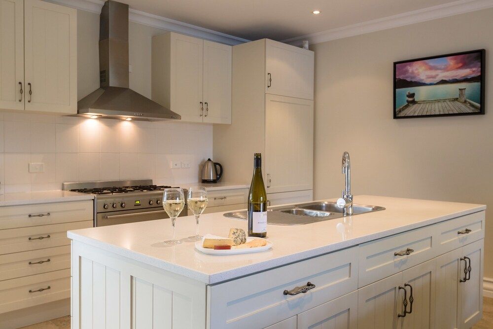 Lake Esplanade Villa Villa, 3 Bedrooms