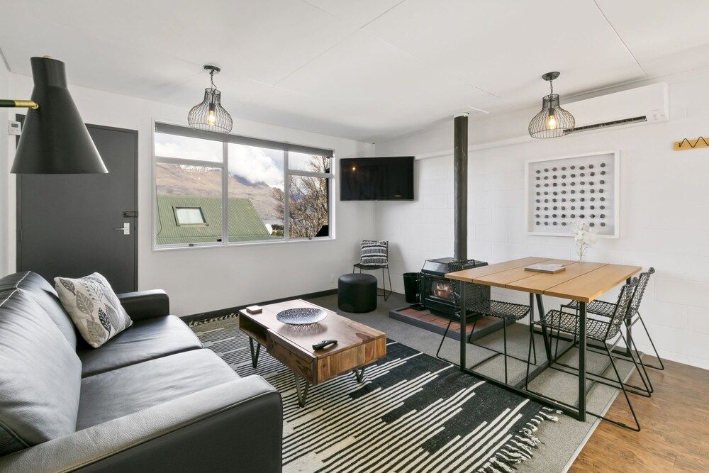 Scenic 1 Apartment, 2 Bedrooms, Kitchen, Partial Lake View 10