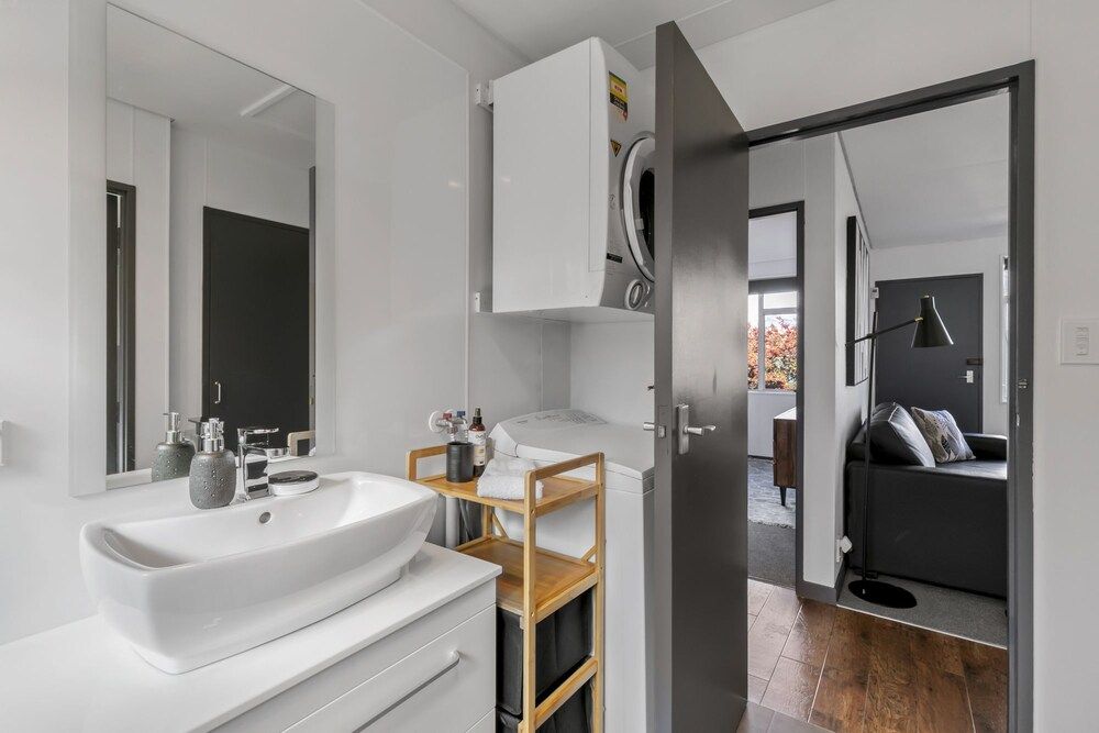 Scenic 1 Apartment, 2 Bedrooms, Kitchen, Partial Lake View 12