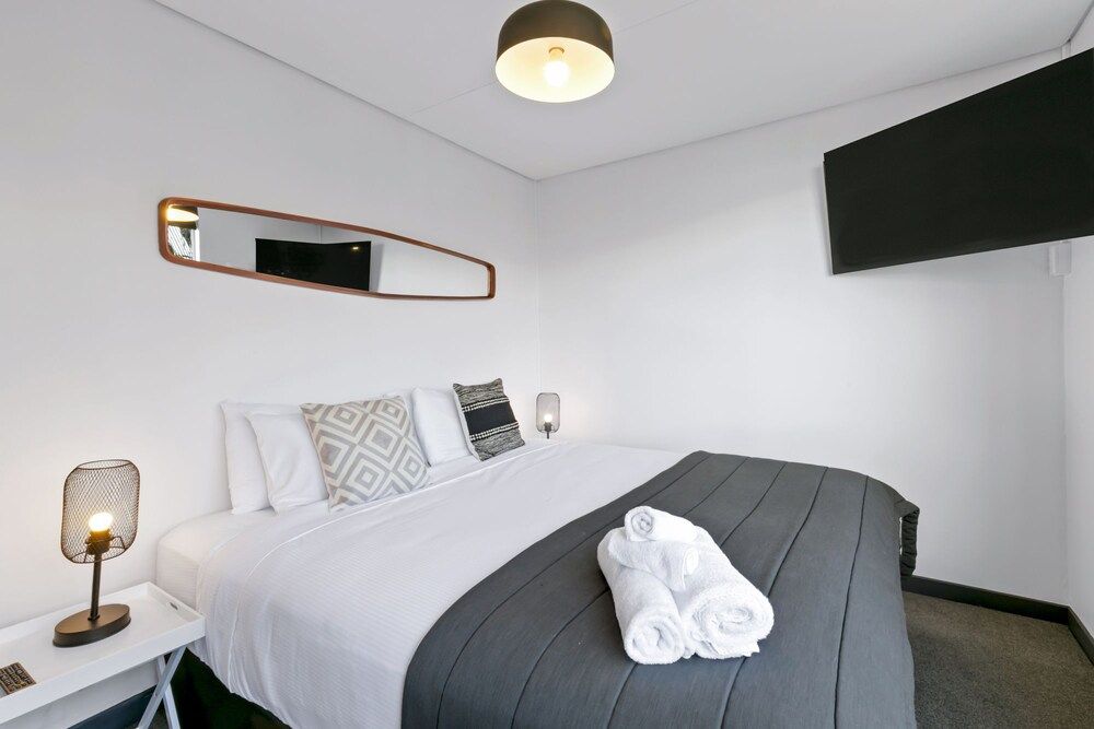 undefined Scenic 1 8