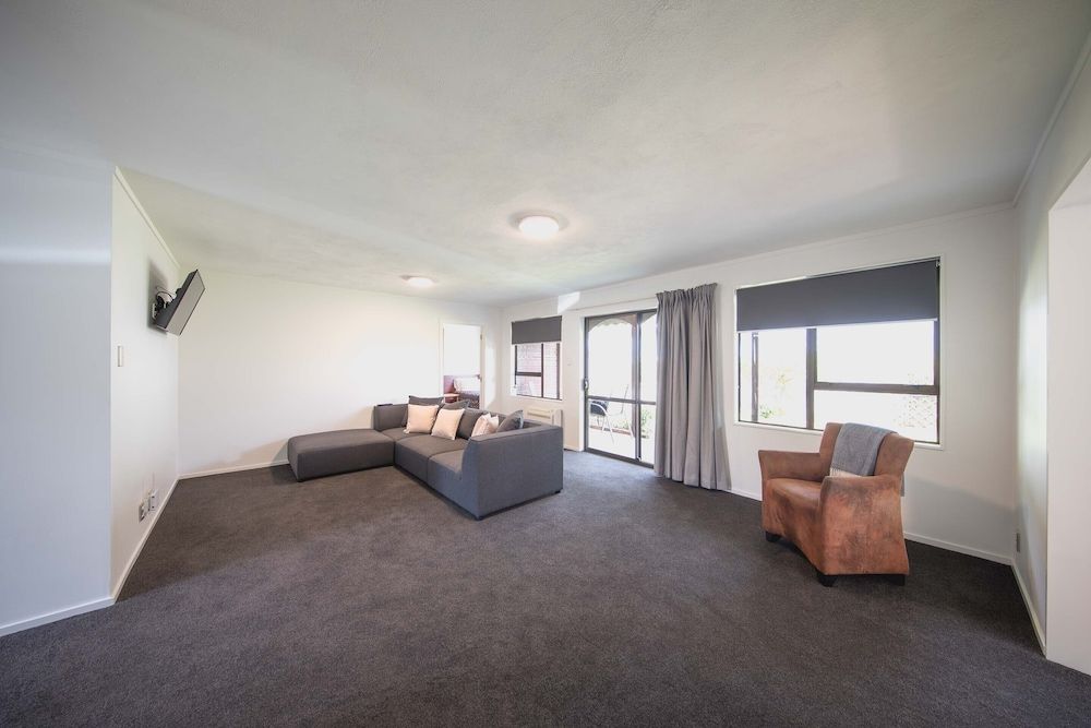 undefined 66 Robins Road 5