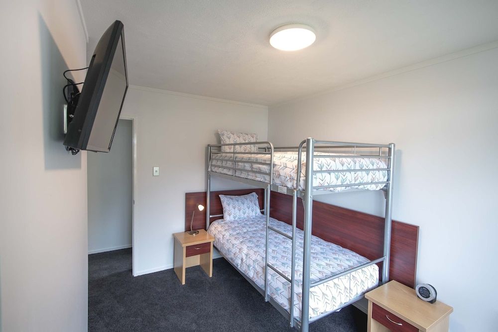 undefined 66 Robins Road 6