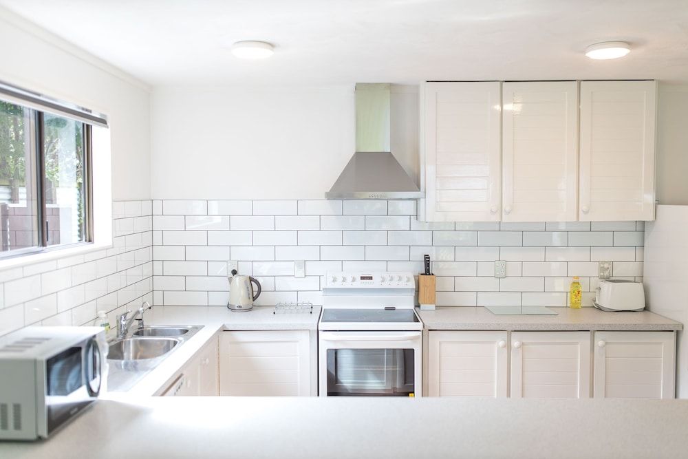 undefined 66 Robins Road