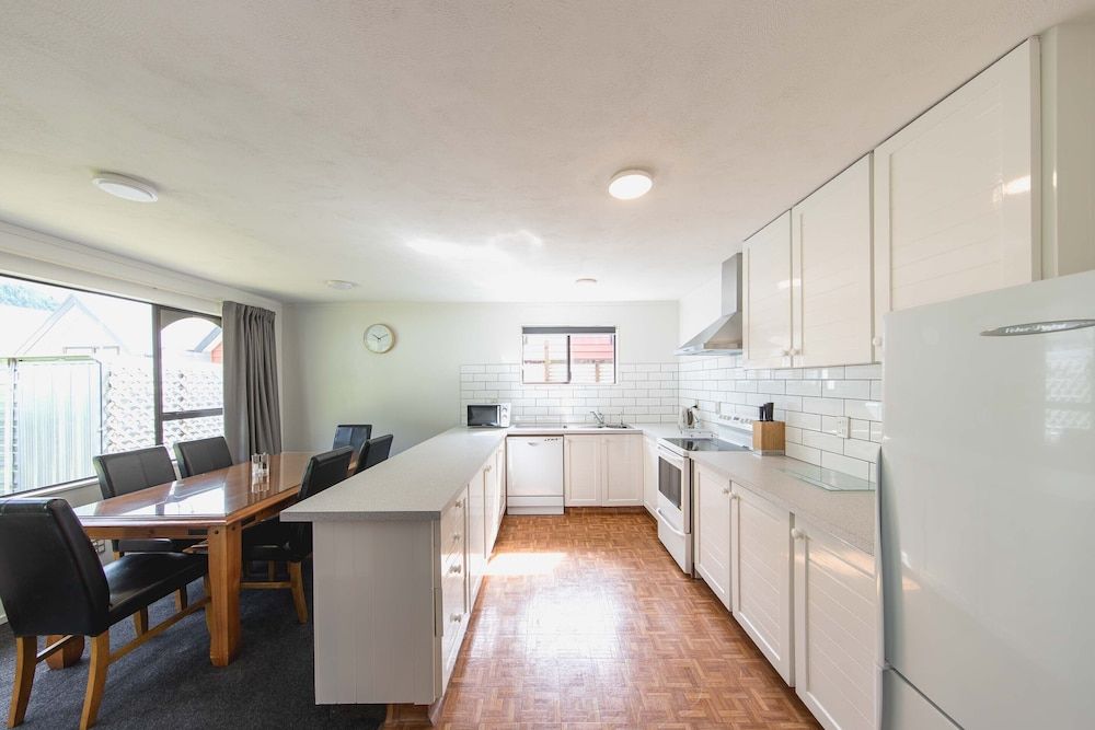 undefined 66 Robins Road 8