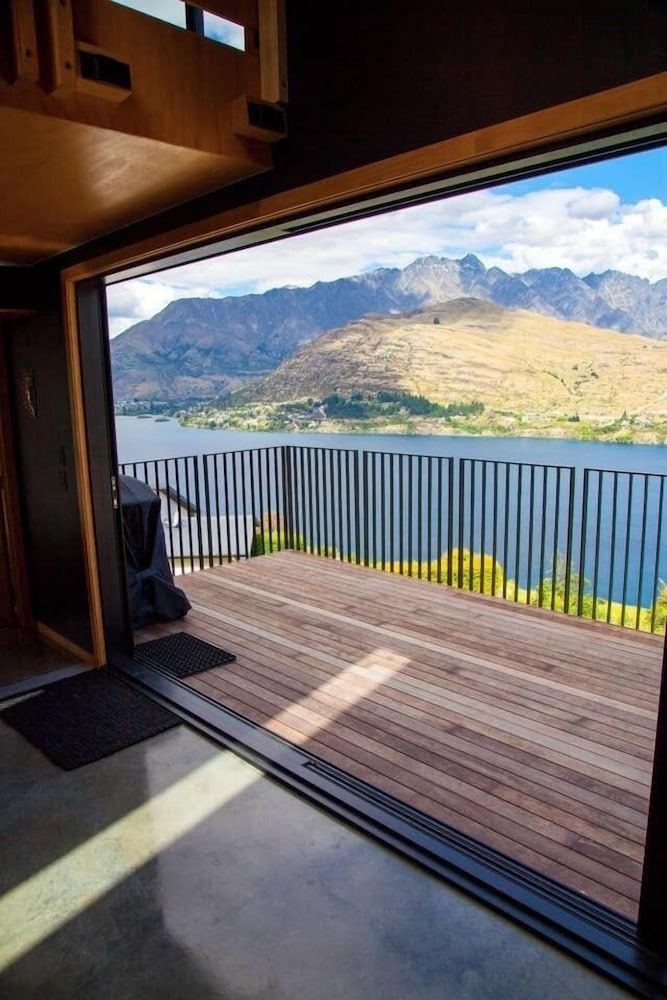 Award Winning Architecturally Designed Pad Design House, 2 Bedrooms 11