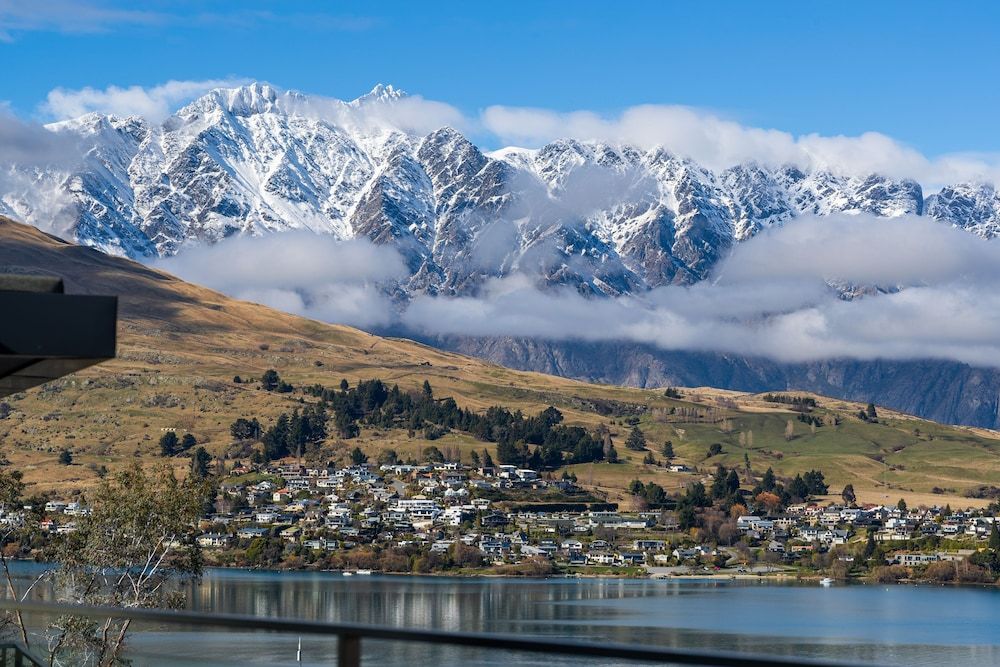 Modern Queenstown Apartment & Great Lake Views Comfort Apartment, 2 Bedrooms 13