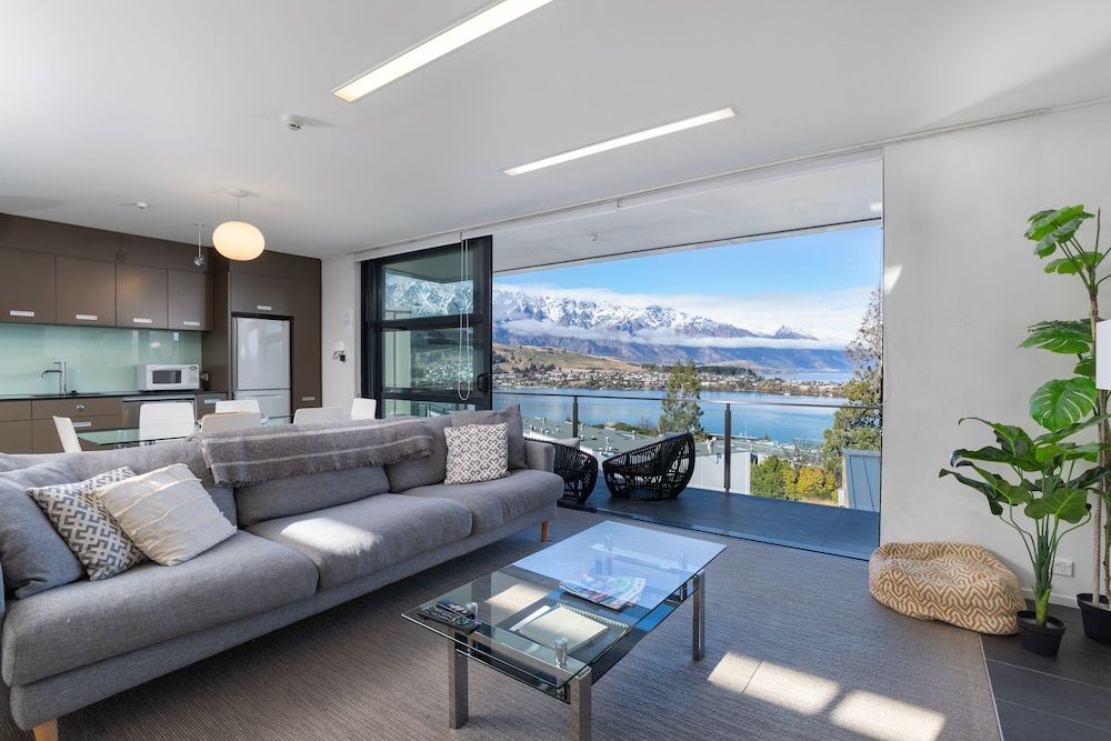 Modern Queenstown Apartment & Great Lake Views Comfort Apartment, 2 Bedrooms 2