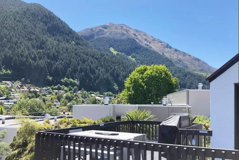 Modern Family Home 350 meters to Town Centre Family House, 3 Bedrooms 26