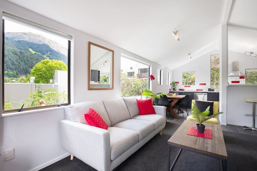 Modern Family Home 350 meters to Town Centre Family House, 3 Bedrooms 15