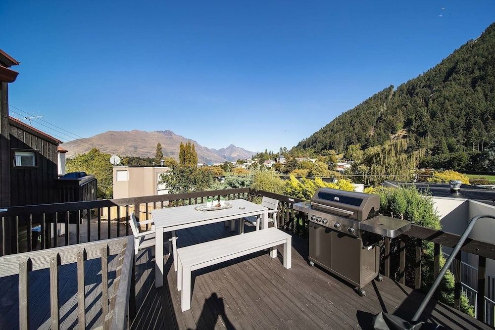 Modern Family Home 350 meters to Town Centre Family House, 3 Bedrooms 19