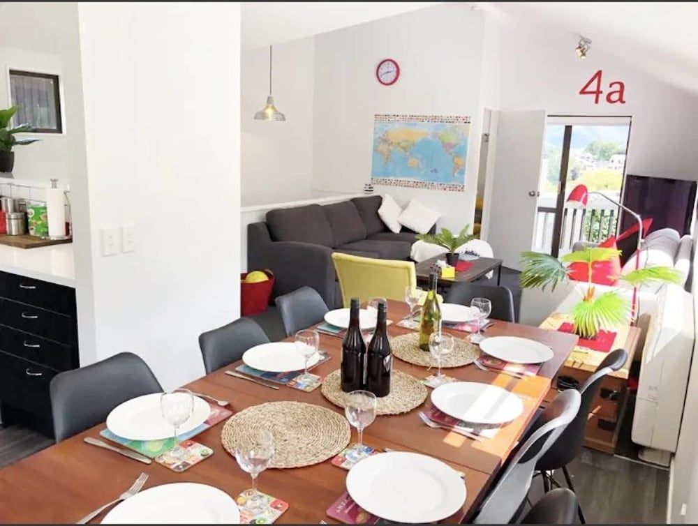 Modern Family Home 350 meters to Town Centre Family House, 3 Bedrooms 11