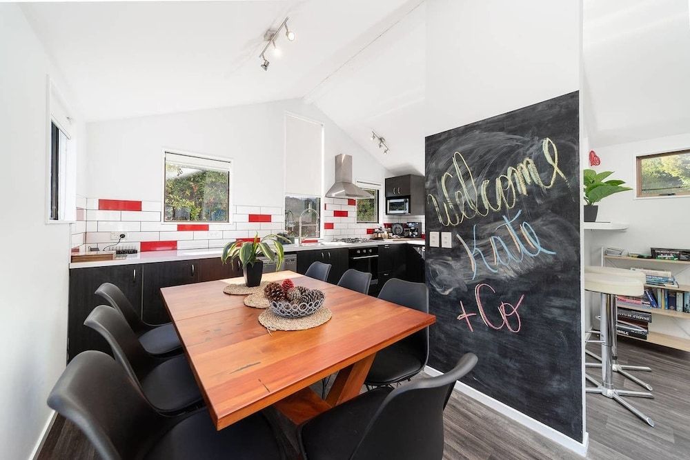 Modern Family Home 350 meters to Town Centre Family House, 3 Bedrooms 9