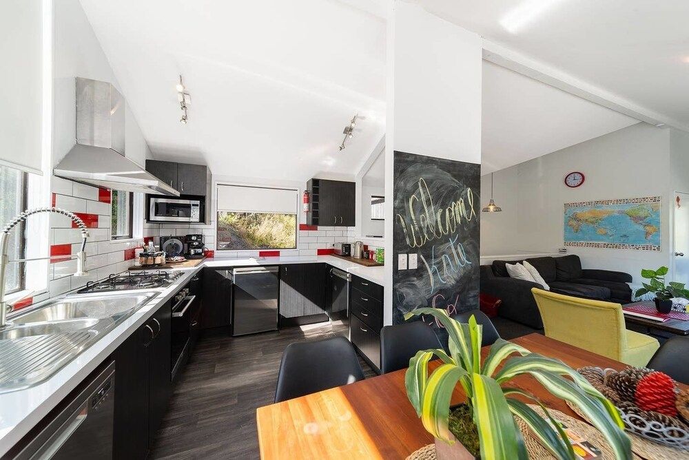 Modern Family Home 350 meters to Town Centre Family House, 3 Bedrooms 12