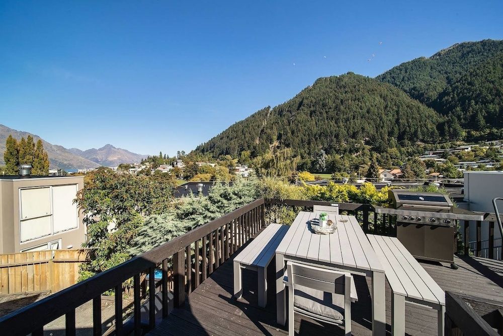 undefined Modern Family Home 350 meters to Town Centre 3