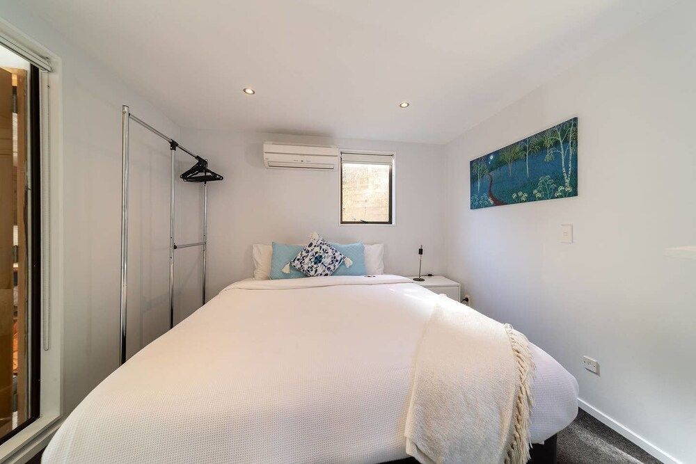 undefined Modern Family Home 350 meters to Town Centre 5