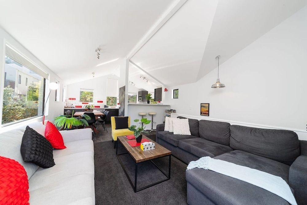 Modern Family Home 350 meters to Town Centre Family House, 3 Bedrooms 18