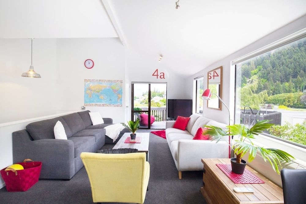 Modern Family Home 350 meters to Town Centre Family House, 3 Bedrooms 16