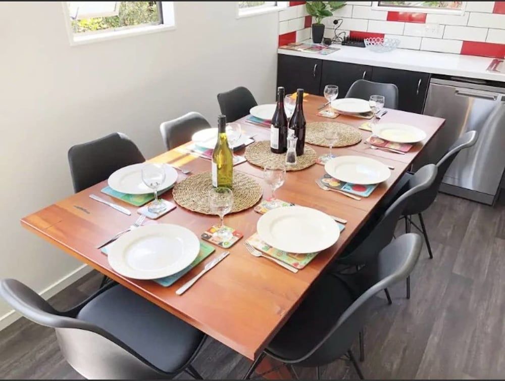 Modern Family Home 350 meters to Town Centre Family House, 3 Bedrooms 10