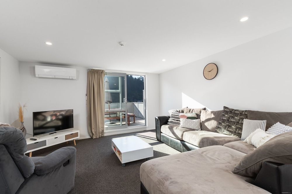 undefined Downtown Mountain Paradise - So Central 8