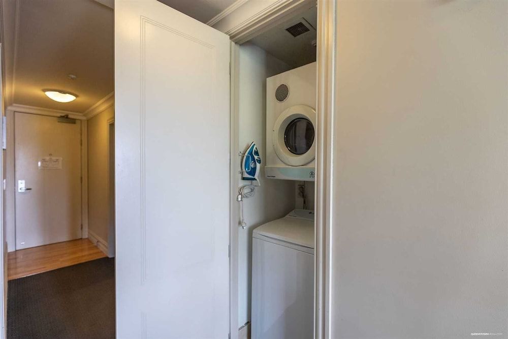 The Beacon - 2 Bedroom Luxe Apartment Private 2 Bedroom Deluxe Apartment 12