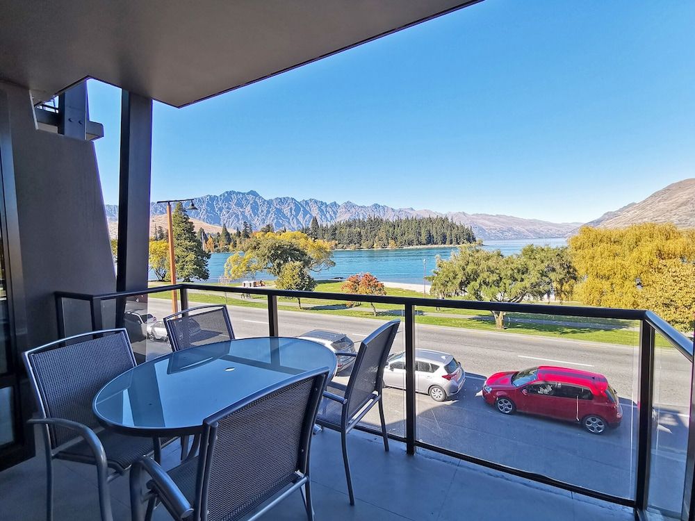 The Beacon - 2 Bedroom Luxe Apartment Private 2 Bedroom Deluxe Apartment 4