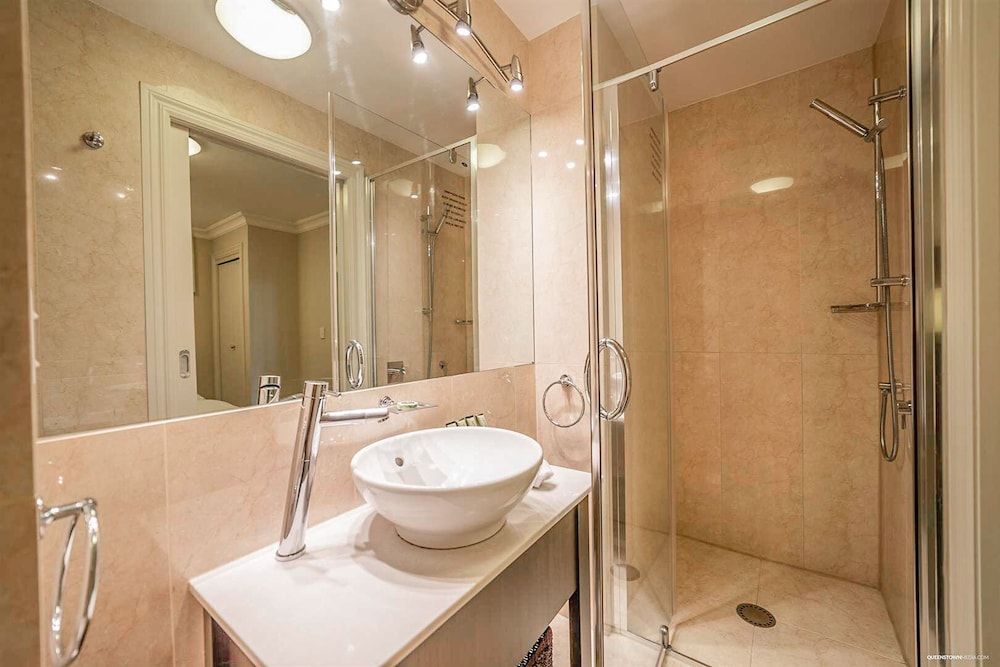 The Beacon - 2 Bedroom Luxe Apartment Private 2 Bedroom Deluxe Apartment 6