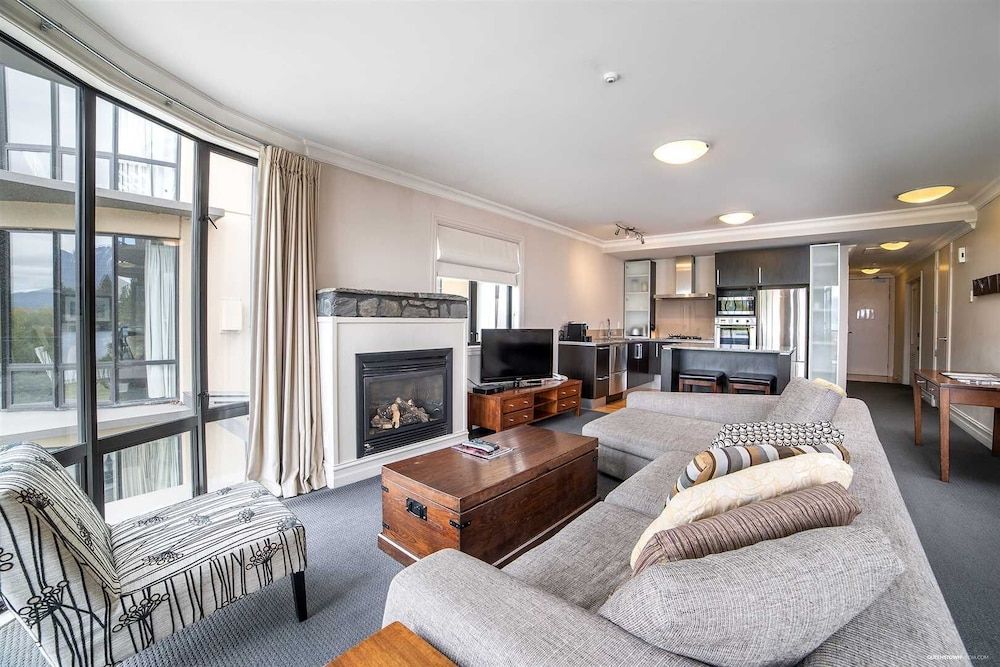 The Beacon - 2 Bedroom Luxe Apartment Private 2 Bedroom Deluxe Apartment 11