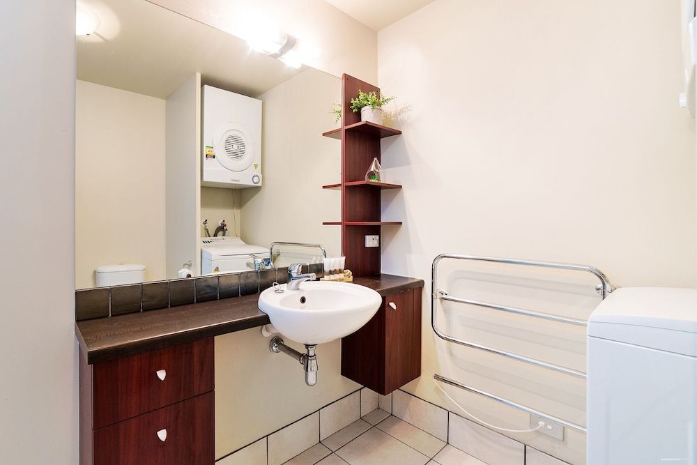 Gorgeous Lake & Mountain View Apartment Private 2 Bedroom Apartment 12