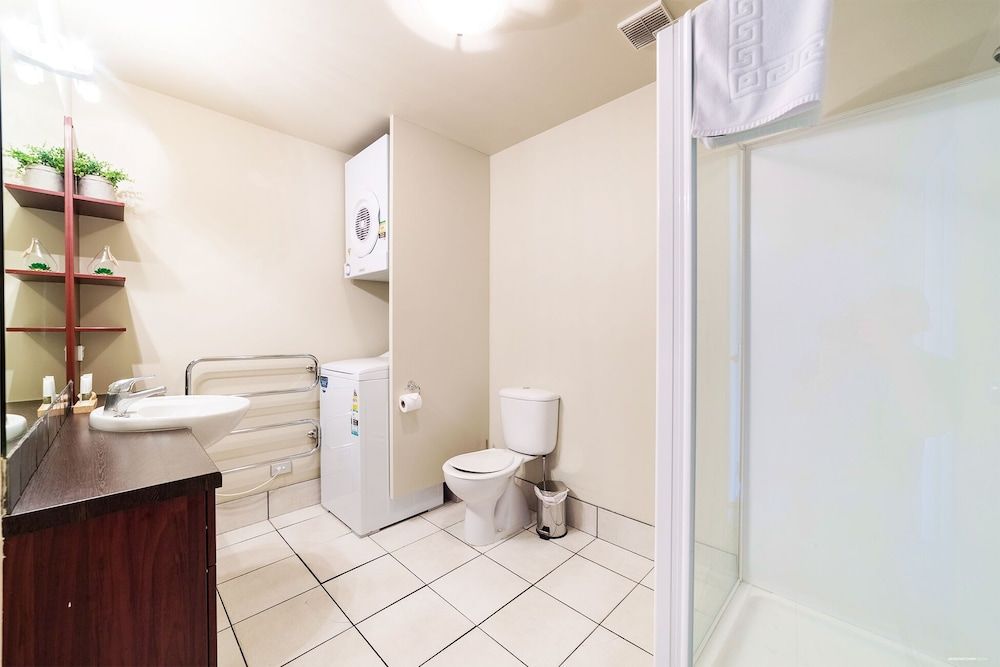 Gorgeous Lake & Mountain View Apartment Private 2 Bedroom Apartment 11