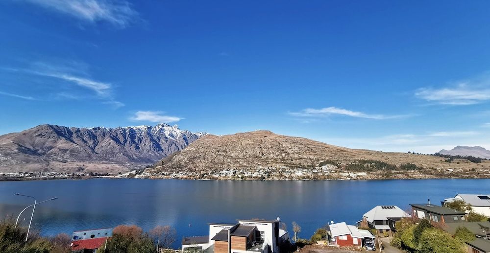 Gorgeous Lake & Mountain View Apartment Private 2 Bedroom Apartment 13