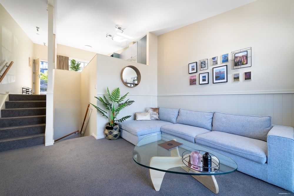 undefined Gorgeous Lake & Mountain View Apartment 3