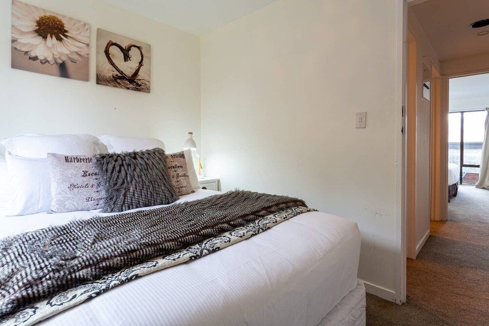 undefined Beautiful Spacious Lake View City Townhouse 5